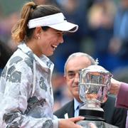 Serena tvingas klappa händerna åt sin överkvinna, Garbine Muguruza