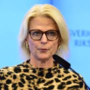 Finansminister Elisabeth Svantesson (M) kommenterade oppositionens budgetar vid en pressträff på riksdagen under fredagen.