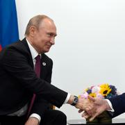 Vladimir Putin och Donald Trump under ett G20-möte 2019.
