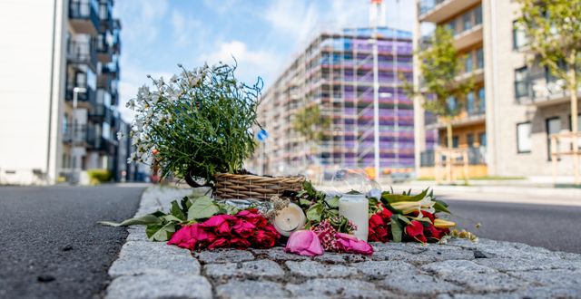 Blommor på brottsplatsen Adam Ihse/TT