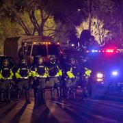 Poliser på rad under en demonstration mot polisvåld i Minneapolis. 