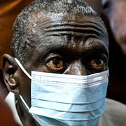 Kizza Besigye under en domstolsförhandling i Kampala förra året.