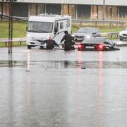 Översvämning på E4 vid Österängen i Jönköping.