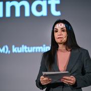 Kulturminister Parisa Liljestrand (M) talar under Filmpolitiskt toppmöte, en del av Göteborgs filmfestival 