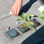 Siegfried Gutmann, Walter Gerson och Schulim Bürger hedras med en Snubbelsten var.