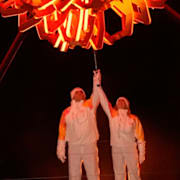 Invigningsceremonin avslutades med att OS-elden tändes. 