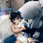 Shaima Swileh med sin tvåårige son.