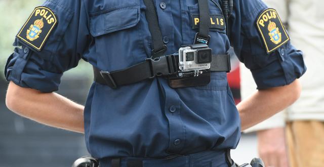 Arkivfoto: Polis utrustad med kroppskamera. Fredrik Sandberg/TT