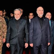 Abbas Araghchi i mitten till höger, i samband med samtalen.