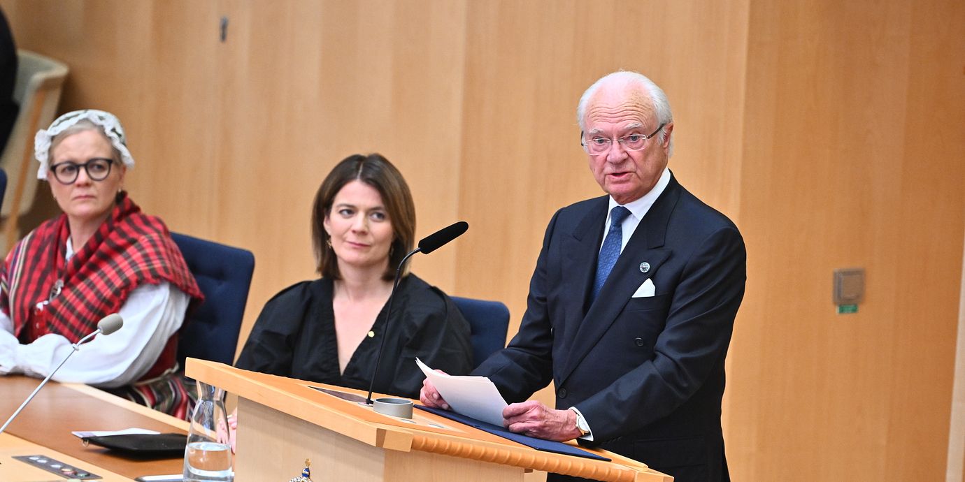 Kung Carl Gustaf talar vid riksmötets öppnande.