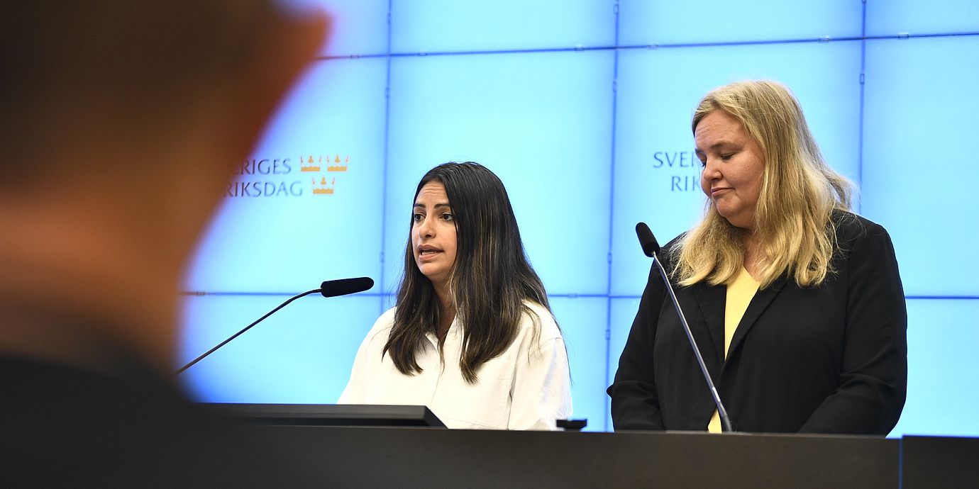 Nooshi Dadgostar (V) och Ida Gabrielsson (V).