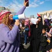 Hundratals kvinnor deltog i protester mot könsseparatistiska demonstrationer i Irak under torsdagen.