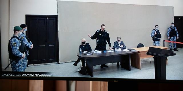 Aleksej Navalnyj i domstol den 15 februari. Denis Kaminev / AP