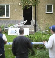 Dagen efter en kraftig detonation vid ett ett flerfamiljshus i Hässelby strand.  Fredrik Sandberg/TT / TT Nyhetsbyrån