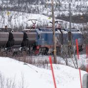 Arkivbild. Ett godståg som transporterar järnmalm på Malmbanan några mil från riksgränsen. 