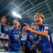 Miyabi Moriya, Mina Tanaka, Shiori Miyake and goalkeeper Ayaka Yamashita firar efter matchen mot Costa Rica.