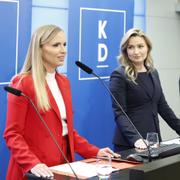 Sara Skyttedal , Kristdemokraternas partiledare Ebba Busch och Ella Kardemark under en pressträff.