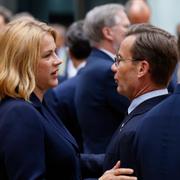 Lettlands premiärminister Evika Silina talar med Sveriges statsminister Ulf Kristersson.