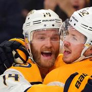 Mattias Ekholm och lagkamraten Ryan Johansen. 