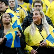 Svenska fans på läktaren inför EM-kvalmatch på Friends Arena. Arkivbild.