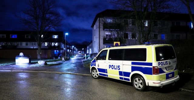 Polis på plats i stadsdelen Skäggetorp i Linköping, som klassas som ett särskilt utsatt område. Jeppe Gustafsson/TT / TT NYHETSBYRÅN