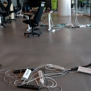 Genrebild, tomt och stökigt kontor