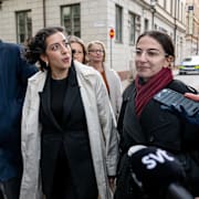 Liberalernas partiledare Simona Mohamsson tillsammans med arbetsmarknadsminister Johan Britz och klimat- och miljöminister Romina Pourmokhtari.