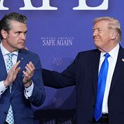 Hegseth och Trump.