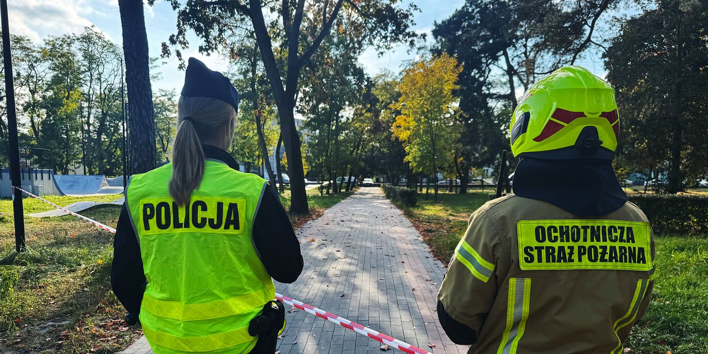 Polis och brandkår är på plats vid veckans första skoldåd under onsdagen. Arkivbild.