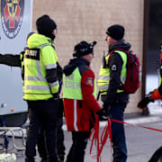 SAR (Search and rescue) bistår polisen med att söka efter kvinnan i Salem.