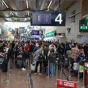 Långa köer på Arlanda förra sommaren.