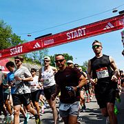 Solen sken under fjolårets maraton.