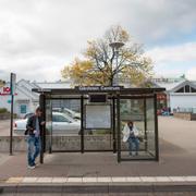 Busshållplats i Gårdsten. Illustrationsbild.