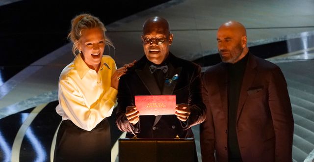Thurman till vänster och Jackson i mitten, bild från Oscarsgalan i slutet av mars.  Chris Pizzello / AP