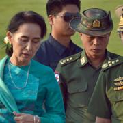 Aung San Suu Kyi och överbefälhavare Min Aung Hlaing. Arkivbild.