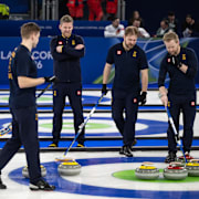 Det svenska laget missar slutspel i OS-curlingen. 