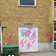 Också på Cybergymnasiet i Stockholm ska någon ha klottrat hakkors natten till måndag
