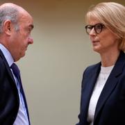 ECB:s vice ordförande Luis de Guindos pratar med Sveriges finansminister Elisabeth Svantesson (M). Arkivbild från 14 mars 2023.