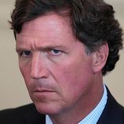 Tucker Carlson ser skeptisk ut under ett möte med Donald Trump i Vita huset den 9 januari i år.