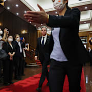 Blinken inför mötet med Wang Yi. Leah Millis / AP