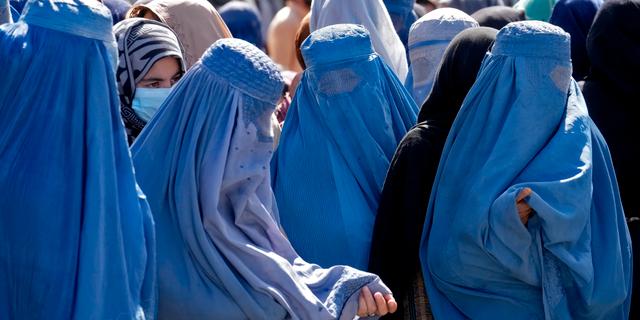 Kvinnor i matkö i Kabul. Ebrahim Noroozi / AP
