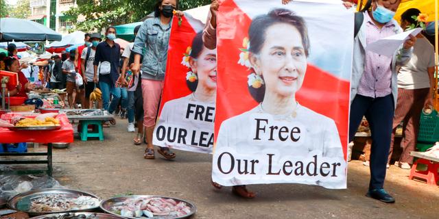 Det lär behövas fler protester för att Aung San Suu Kyi ska ha en chans att bli fri. AP