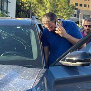 Polis i Beirut undersöker en bil där en personsökare exploderade i september 2024.