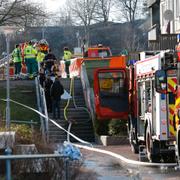 De personer som hoppade från balkonger togs om hand av ambulanspersonal på plats.