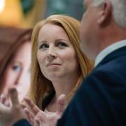 C-ledaren Annie Lööf, i förgrunden parisekreterare Michael Arthursson.