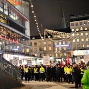 Byggnads förbundsordförande Johan Lindholm talar vid demonstrationen.