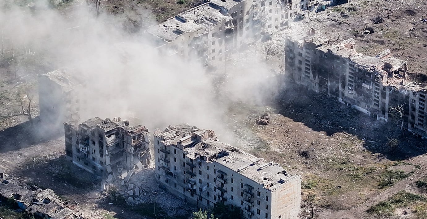 Ukrainska Tsjasiv Jar där merparten av stadens bebyggelse träffats i ryska bombanfall.