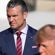 Pete Hegseth och Donald Trump utanför Vita huset i början av oktober.
