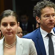 Nederländernas finansminister Jeroen Dijsselbloem och Rumäniens dito Ioana Petrescuan.