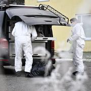  Polisens kriminaltekniker på plats vid studentboendet i Näsby